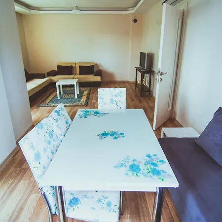 Spacious 2 Bedroom For Up To 5 With Mountain View. Free Wifi *