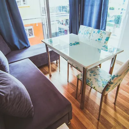 Spacious 2 Bedroom For Up To 5 With Mountain View. Free Wifi