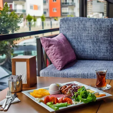 Spacious 2 Bedroom For Up To 5 With Mountain View. Free Wifi * Antalya
