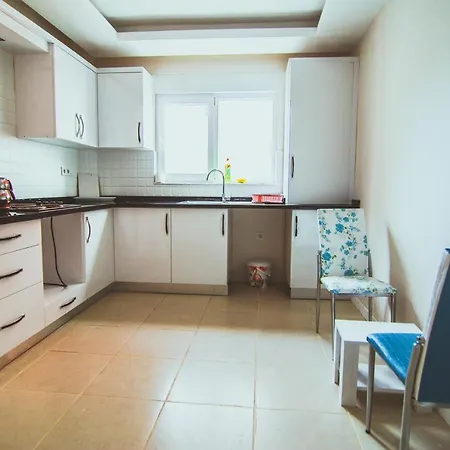 Spacious 2 Bedroom For Up To 5 With Mountain View. Free Wifi *