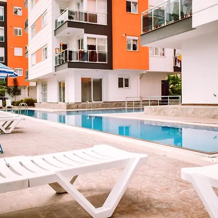 Spacious 2 Bedroom For Up To 5 With Mountain View. Free Wifi *